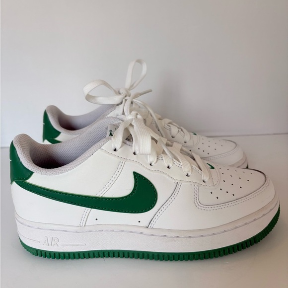 Nike Air Force 1 Low White Green Youth Size 4.5Y (FY5948-103) - Picture 1 of 11